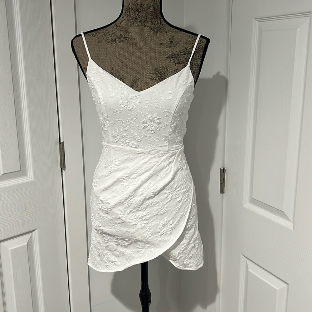 White flower overlay fitted dress